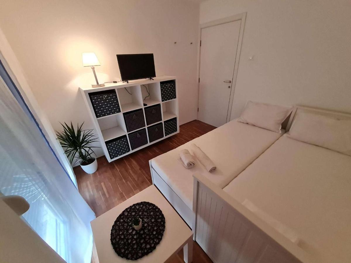 Apartmani Lovre I Zara Kültér fotó
