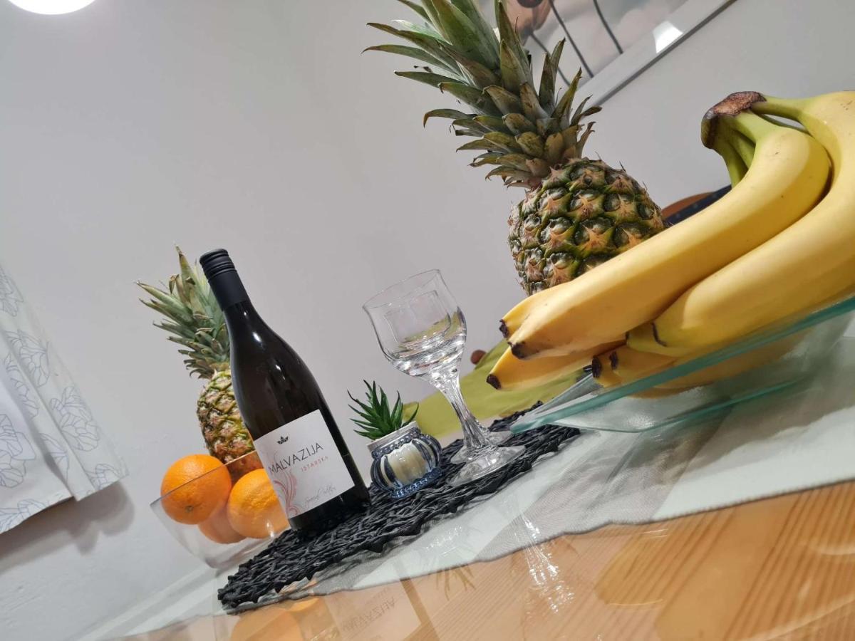 Apartmani Lovre I Zara Kültér fotó