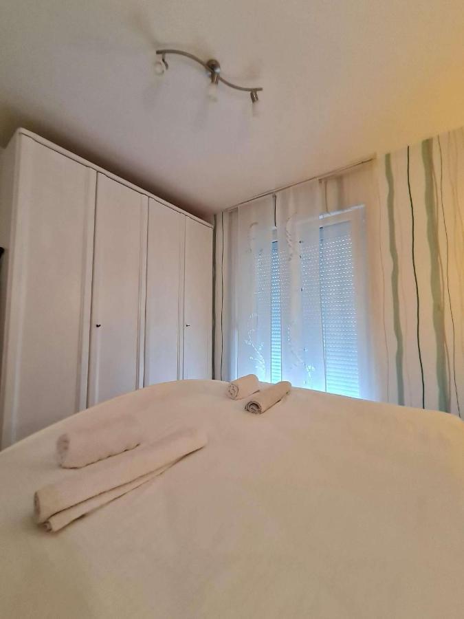 Apartmani Lovre I Zara Kültér fotó
