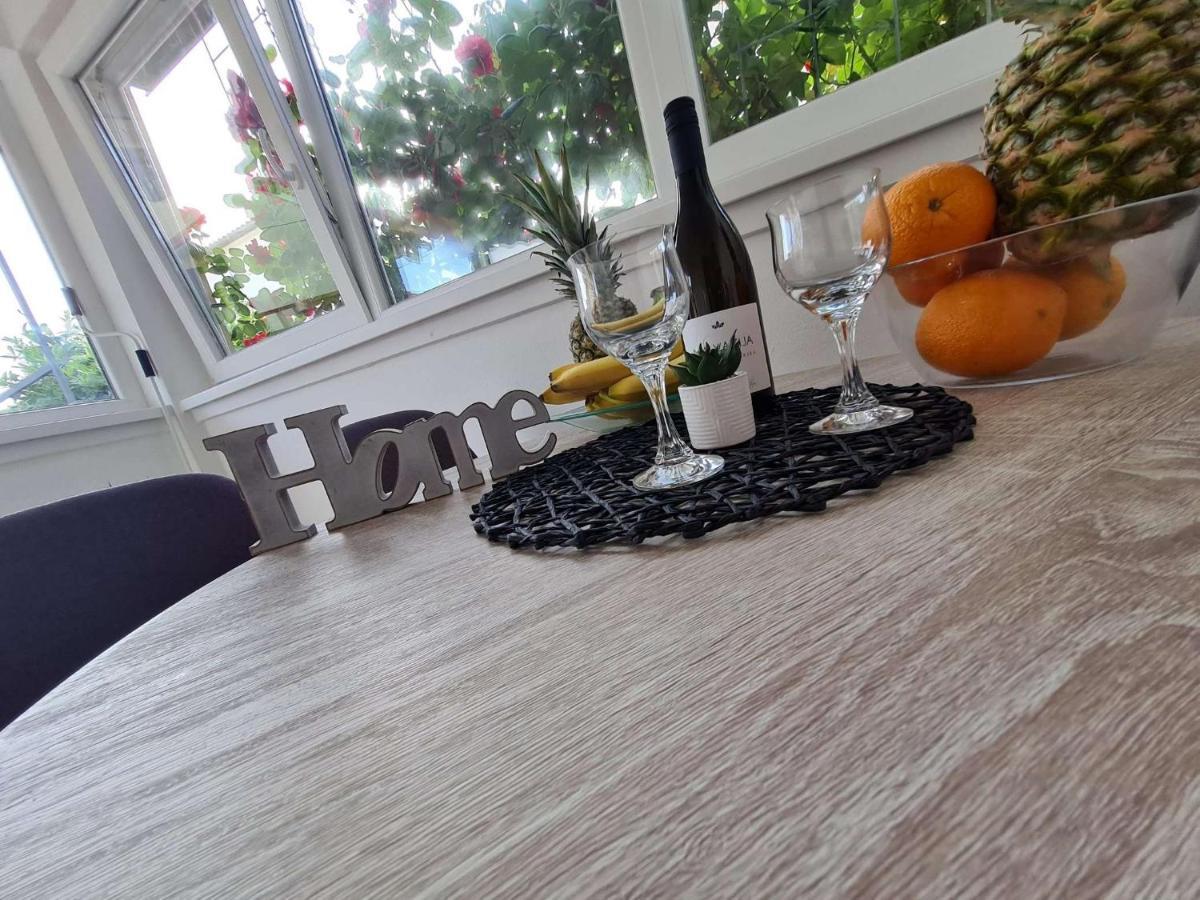 Apartmani Lovre I Zara Kültér fotó