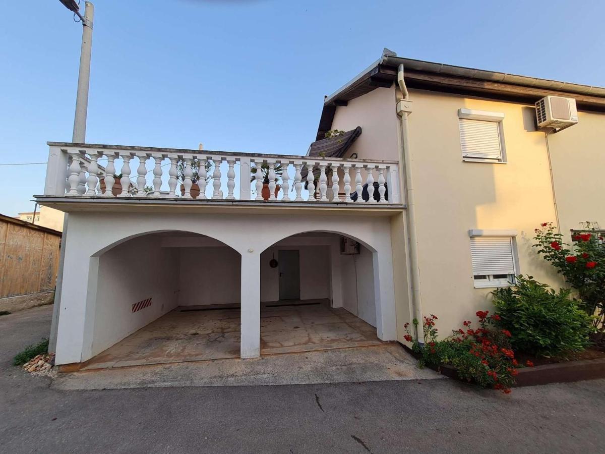 Apartmani Lovre I Zara Kültér fotó