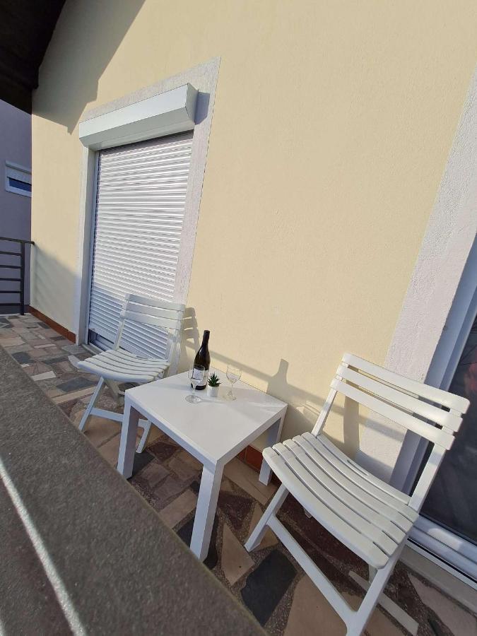Apartmani Lovre I Zara Kültér fotó