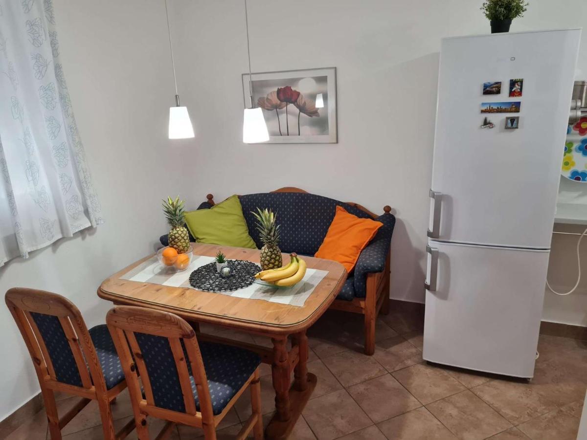 Apartmani Lovre I Zara Kültér fotó